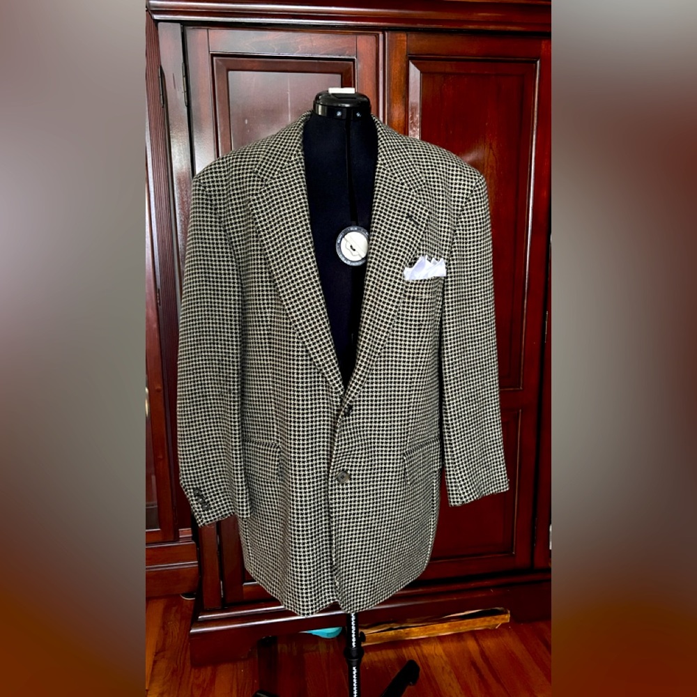Beautiful 100% Pure Wool Classic Jacket, 2 button, and real useable pockets.